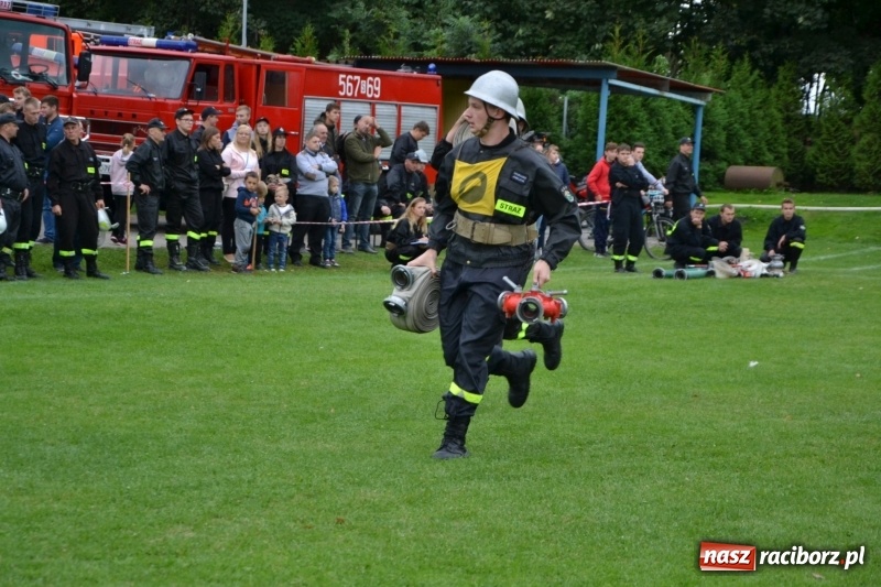 Zdjęcie w galerii na portalu naszraciborz.pl: OSP Owsiszcze z Pucharem Wójta. Gminne zawody sportowo-pożarnicze w Chałupkach  wiadomości z regionu