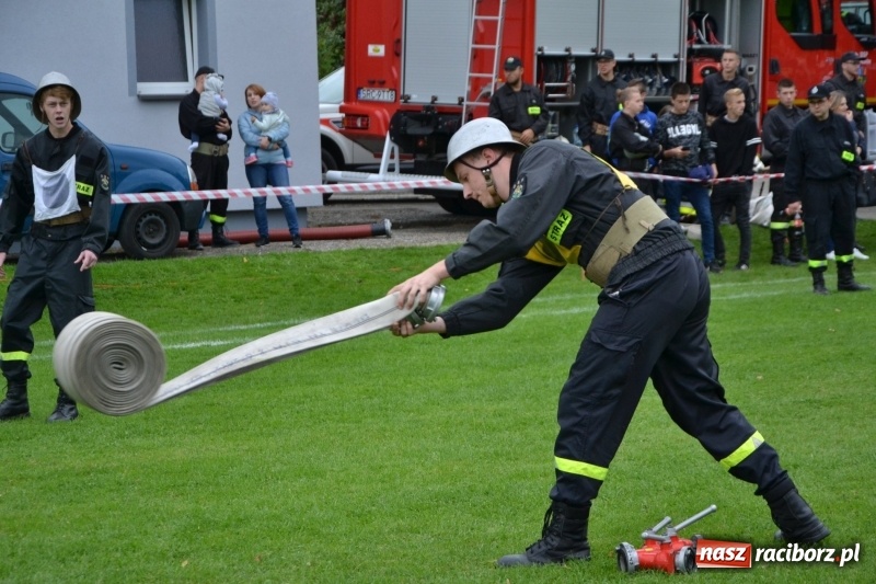 Zdjęcie w galerii na portalu naszraciborz.pl: OSP Owsiszcze z Pucharem Wójta. Gminne zawody sportowo-pożarnicze w Chałupkach  wiadomości z regionu