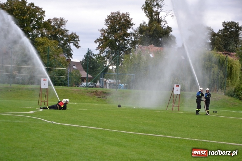Zdjęcie w galerii na portalu naszraciborz.pl: OSP Owsiszcze z Pucharem Wójta. Gminne zawody sportowo-pożarnicze w Chałupkach  wiadomości z regionu