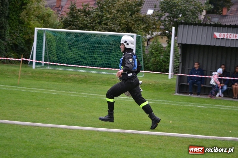 Zdjęcie w galerii na portalu naszraciborz.pl: OSP Owsiszcze z Pucharem Wójta. Gminne zawody sportowo-pożarnicze w Chałupkach  wiadomości z regionu