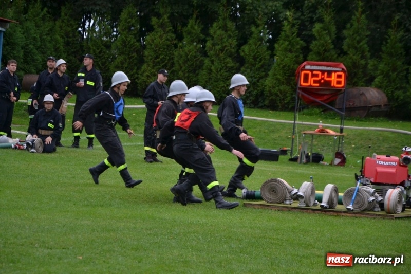 Zdjęcie w galerii na portalu naszraciborz.pl: OSP Owsiszcze z Pucharem Wójta. Gminne zawody sportowo-pożarnicze w Chałupkach  wiadomości z regionu