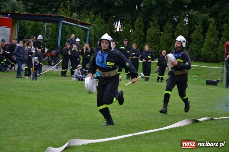 Zdjęcie w galerii na portalu naszraciborz.pl: OSP Owsiszcze z Pucharem Wójta. Gminne zawody sportowo-pożarnicze w Chałupkach  wiadomości z regionu