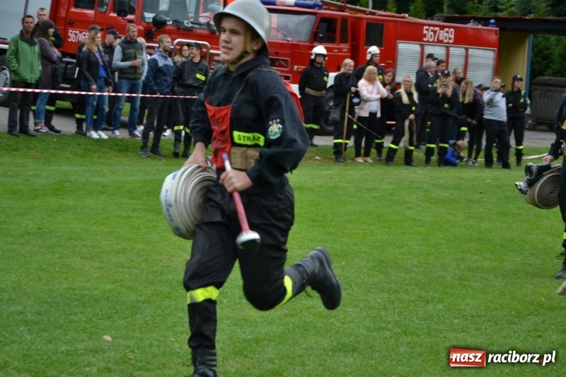 Zdjęcie w galerii na portalu naszraciborz.pl: OSP Owsiszcze z Pucharem Wójta. Gminne zawody sportowo-pożarnicze w Chałupkach  wiadomości z regionu