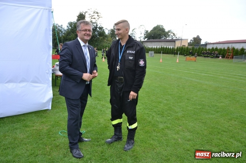 Zdjęcie w galerii na portalu naszraciborz.pl: OSP Owsiszcze z Pucharem Wójta. Gminne zawody sportowo-pożarnicze w Chałupkach  wiadomości z regionu