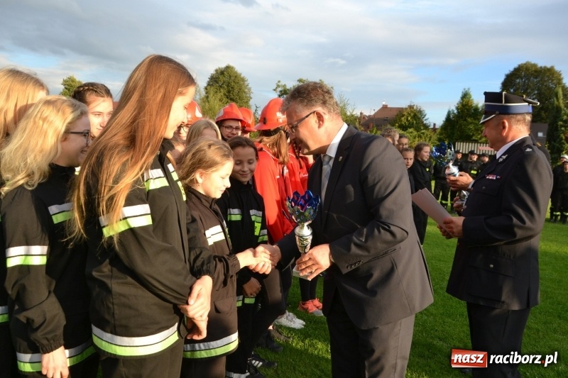 Zdjęcie w galerii na portalu naszraciborz.pl: OSP Owsiszcze z Pucharem Wójta. Gminne zawody sportowo-pożarnicze w Chałupkach  wiadomości z regionu