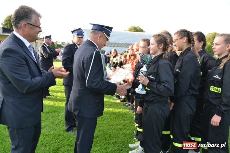 Zdjęcie w galerii na portalu naszraciborz.pl: OSP Owsiszcze z Pucharem Wójta. Gminne zawody sportowo-pożarnicze w Chałupkach  wiadomości z regionu