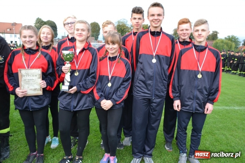 Zdjęcie w galerii na portalu naszraciborz.pl: OSP Owsiszcze z Pucharem Wójta. Gminne zawody sportowo-pożarnicze w Chałupkach  wiadomości z regionu