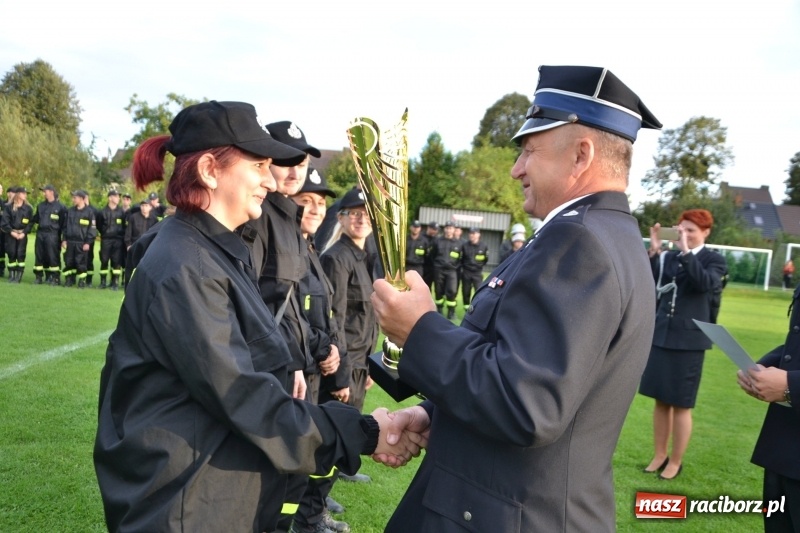 Zdjęcie w galerii na portalu naszraciborz.pl: OSP Owsiszcze z Pucharem Wójta. Gminne zawody sportowo-pożarnicze w Chałupkach  wiadomości z regionu