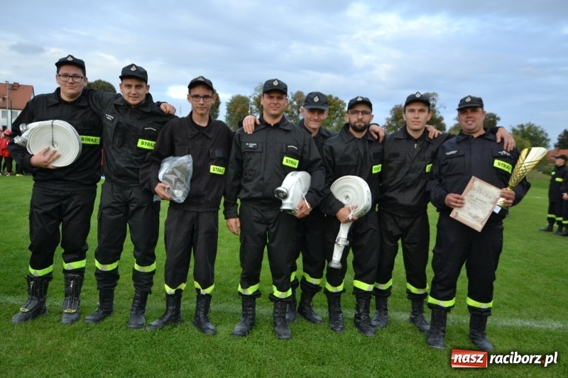 Zdjęcie w galerii na portalu naszraciborz.pl: OSP Owsiszcze z Pucharem Wójta. Gminne zawody sportowo-pożarnicze w Chałupkach  wiadomości z regionu