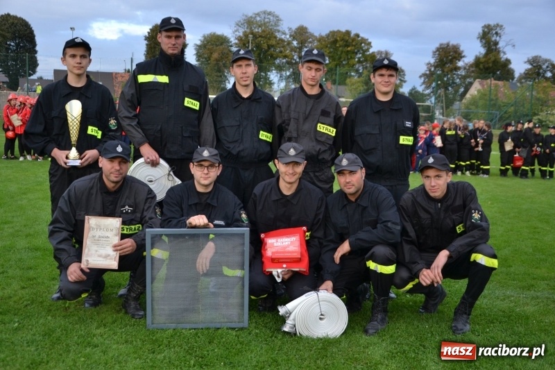 Zdjęcie w galerii na portalu naszraciborz.pl: OSP Owsiszcze z Pucharem Wójta. Gminne zawody sportowo-pożarnicze w Chałupkach  wiadomości z regionu