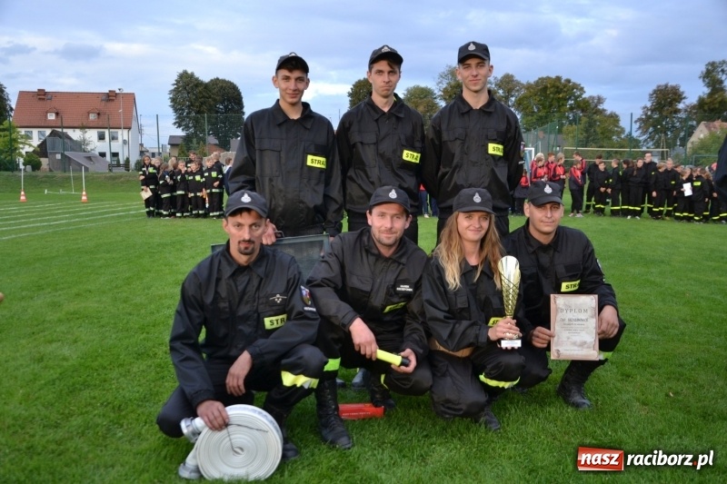 Zdjęcie w galerii na portalu naszraciborz.pl: OSP Owsiszcze z Pucharem Wójta. Gminne zawody sportowo-pożarnicze w Chałupkach  wiadomości z regionu