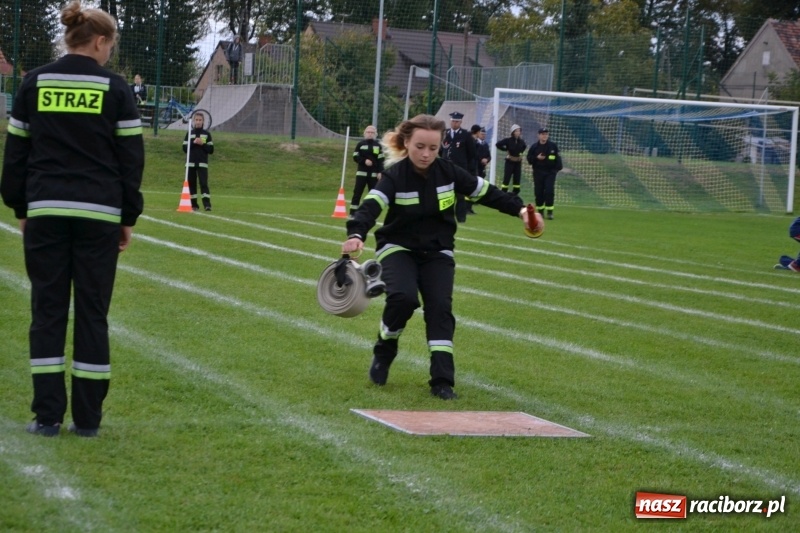 Zdjęcie w galerii na portalu naszraciborz.pl: OSP Owsiszcze z Pucharem Wójta. Gminne zawody sportowo-pożarnicze w Chałupkach  wiadomości z regionu
