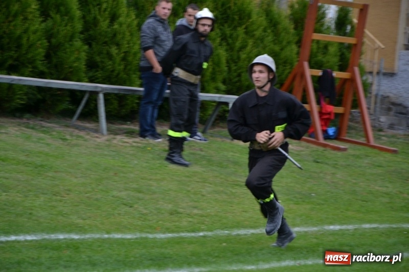 Zdjęcie w galerii na portalu naszraciborz.pl: OSP Owsiszcze z Pucharem Wójta. Gminne zawody sportowo-pożarnicze w Chałupkach  wiadomości z regionu