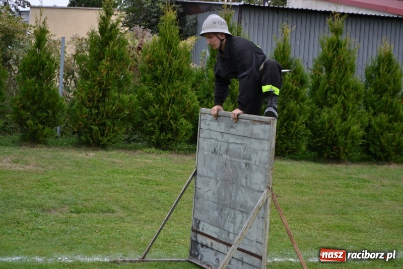 Zdjęcie w galerii na portalu naszraciborz.pl: OSP Owsiszcze z Pucharem Wójta. Gminne zawody sportowo-pożarnicze w Chałupkach  wiadomości z regionu