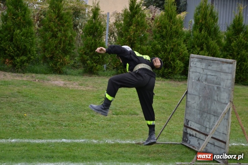 Zdjęcie w galerii na portalu naszraciborz.pl: OSP Owsiszcze z Pucharem Wójta. Gminne zawody sportowo-pożarnicze w Chałupkach  wiadomości z regionu