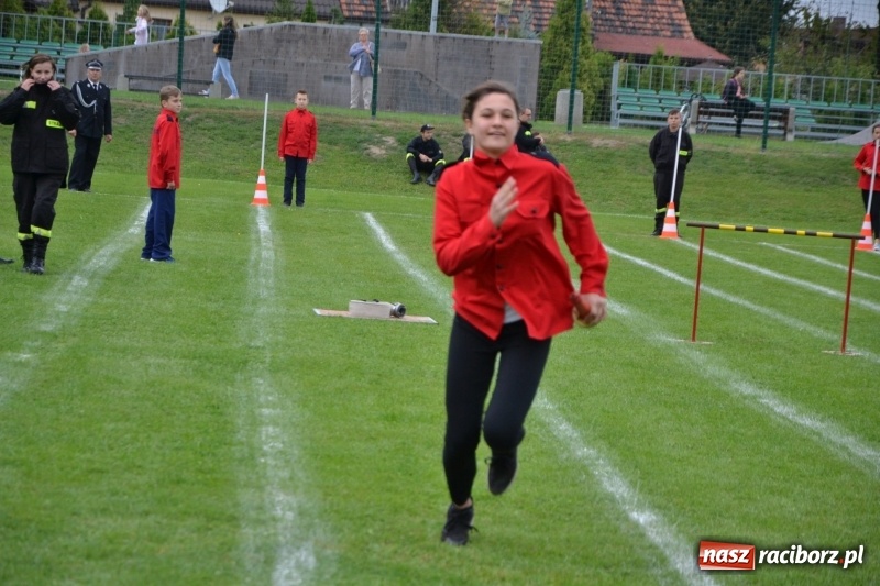 Zdjęcie w galerii na portalu naszraciborz.pl: OSP Owsiszcze z Pucharem Wójta. Gminne zawody sportowo-pożarnicze w Chałupkach  wiadomości z regionu