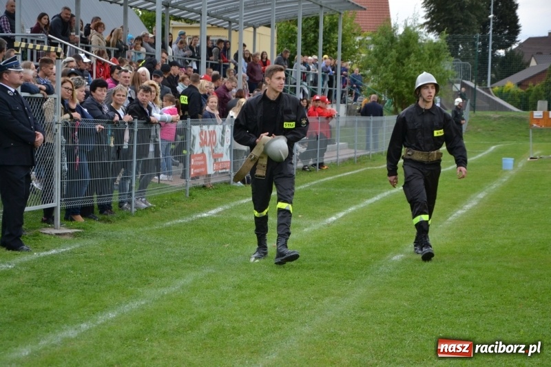 Zdjęcie w galerii na portalu naszraciborz.pl: OSP Owsiszcze z Pucharem Wójta. Gminne zawody sportowo-pożarnicze w Chałupkach  wiadomości z regionu
