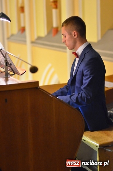 Zdjęcie w galerii na portalu naszraciborz.pl: Młodzi organiści zaprezentowali swoje umiejętności na Ostrogu  wiadomości z regionu