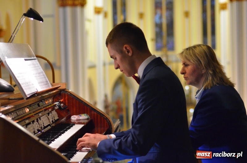 Zdjęcie w galerii na portalu naszraciborz.pl: Młodzi organiści zaprezentowali swoje umiejętności na Ostrogu  wiadomości z regionu