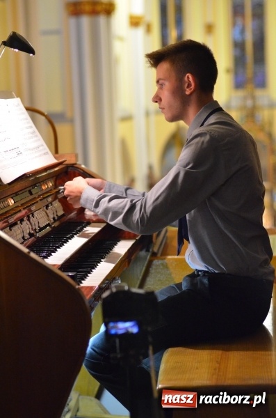 Zdjęcie w galerii na portalu naszraciborz.pl: Młodzi organiści zaprezentowali swoje umiejętności na Ostrogu  wiadomości z regionu