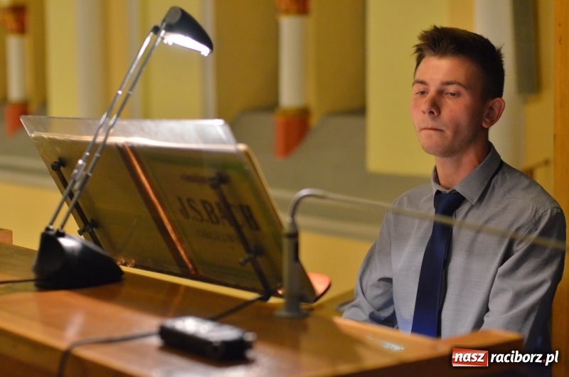 Zdjęcie w galerii na portalu naszraciborz.pl: Młodzi organiści zaprezentowali swoje umiejętności na Ostrogu  wiadomości z regionu