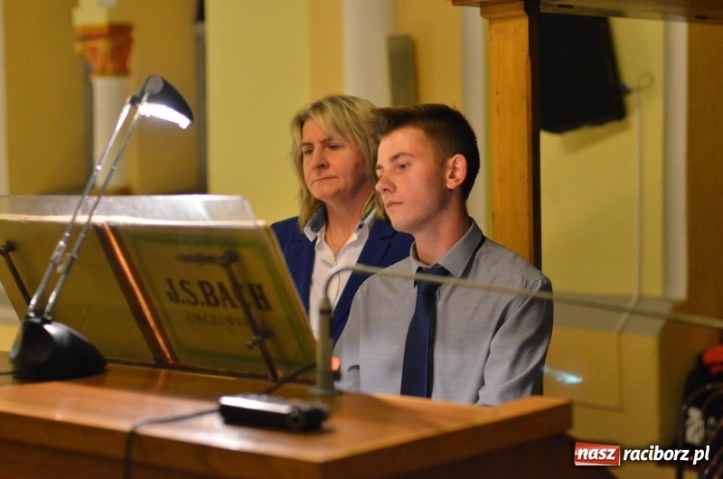 Zdjęcie w galerii na portalu naszraciborz.pl: Młodzi organiści zaprezentowali swoje umiejętności na Ostrogu  wiadomości z regionu