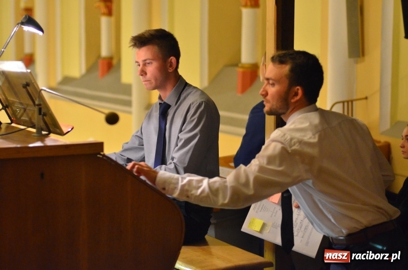 Zdjęcie w galerii na portalu naszraciborz.pl: Młodzi organiści zaprezentowali swoje umiejętności na Ostrogu  wiadomości z regionu