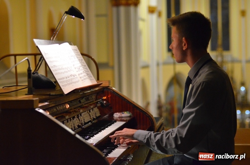 Zdjęcie w galerii na portalu naszraciborz.pl: Młodzi organiści zaprezentowali swoje umiejętności na Ostrogu  wiadomości z regionu
