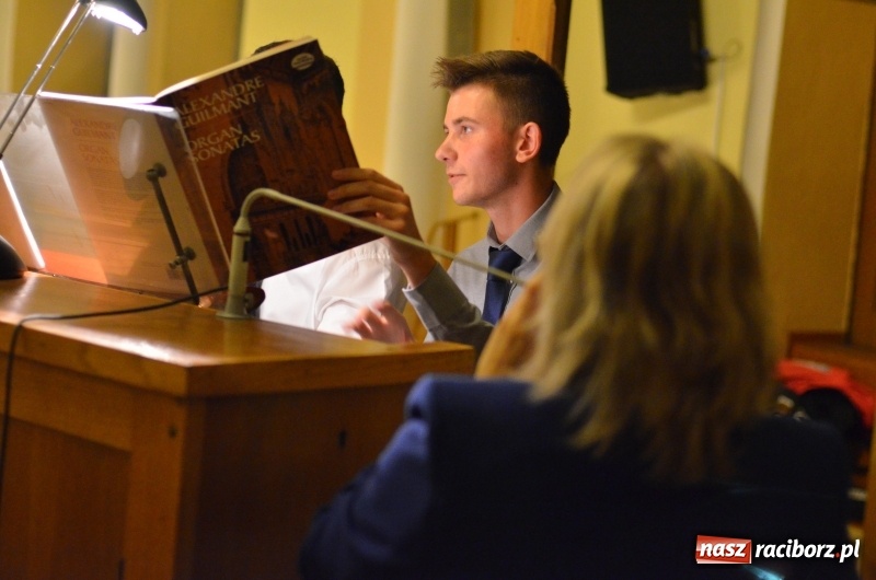 Zdjęcie w galerii na portalu naszraciborz.pl: Młodzi organiści zaprezentowali swoje umiejętności na Ostrogu  wiadomości z regionu