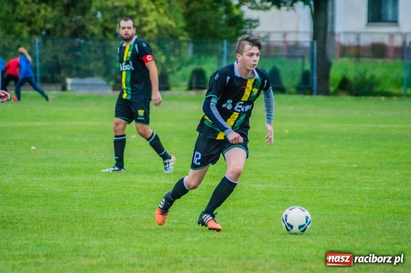 Zdjęcie w galerii na portalu naszraciborz.pl: Zawada Książęca kontra Rudy. Zwycięstwo rodziło się w bólach wiadomości z regionu