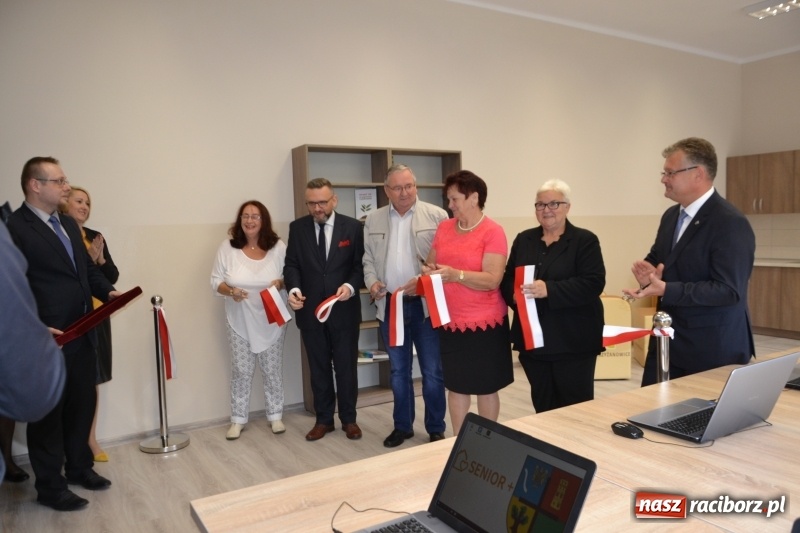 Zdjęcie w galerii na portalu naszraciborz.pl: W Owsiszczach otwarto klub Senior plus wiadomości z regionu