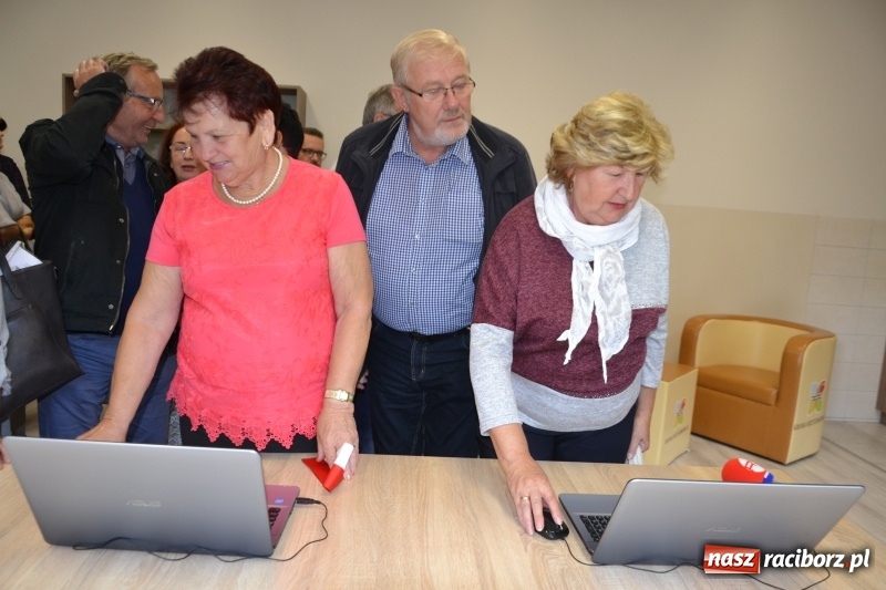 Zdjęcie w galerii na portalu naszraciborz.pl: W Owsiszczach otwarto klub Senior plus wiadomości z regionu
