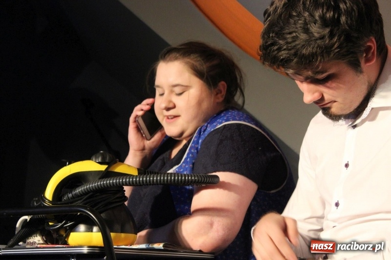 Zdjęcie w galerii na portalu naszraciborz.pl: Kabaret Za Mało Duży debiutuje na scenie  wiadomości z regionu