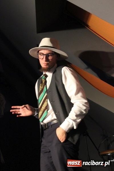 Zdjęcie w galerii na portalu naszraciborz.pl: Kabaret Za Mało Duży debiutuje na scenie  wiadomości z regionu