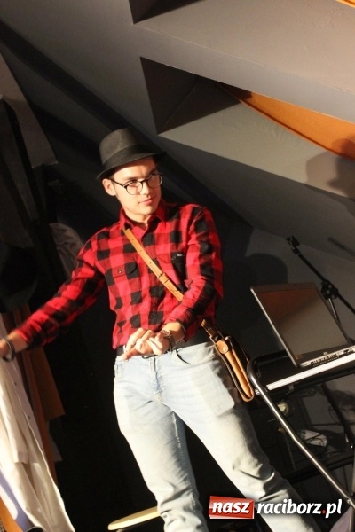 Zdjęcie w galerii na portalu naszraciborz.pl: Kabaret Za Mało Duży debiutuje na scenie  wiadomości z regionu