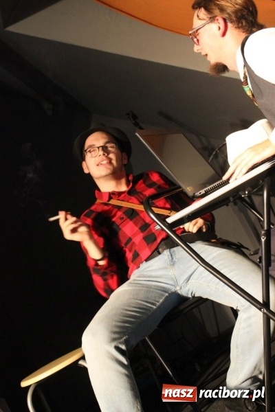 Zdjęcie w galerii na portalu naszraciborz.pl: Kabaret Za Mało Duży debiutuje na scenie  wiadomości z regionu