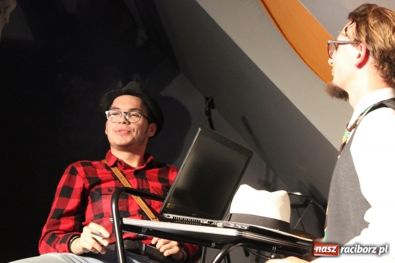 Zdjęcie w galerii na portalu naszraciborz.pl: Kabaret Za Mało Duży debiutuje na scenie  wiadomości z regionu