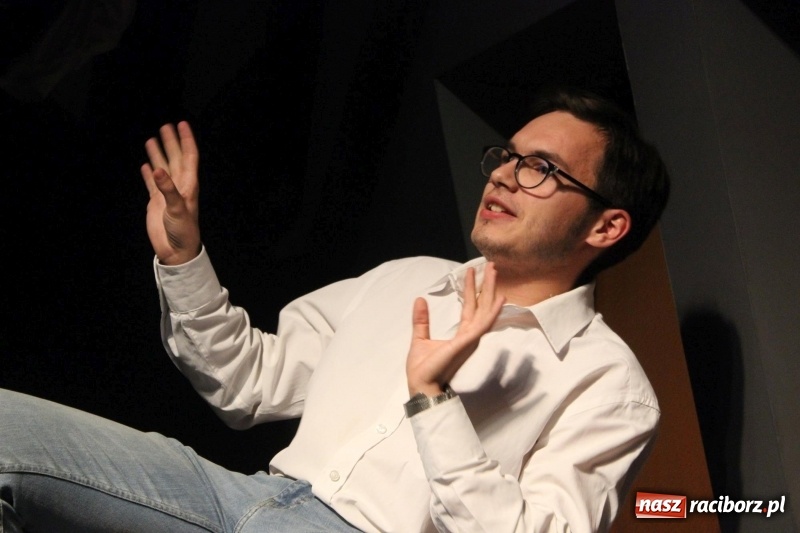 Zdjęcie w galerii na portalu naszraciborz.pl: Kabaret Za Mało Duży debiutuje na scenie  wiadomości z regionu