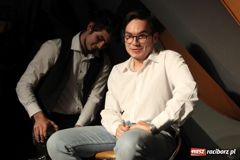 Zdjęcie w galerii na portalu naszraciborz.pl: Kabaret Za Mało Duży debiutuje na scenie  wiadomości z regionu