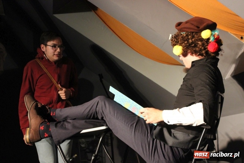 Zdjęcie w galerii na portalu naszraciborz.pl: Kabaret Za Mało Duży debiutuje na scenie  wiadomości z regionu