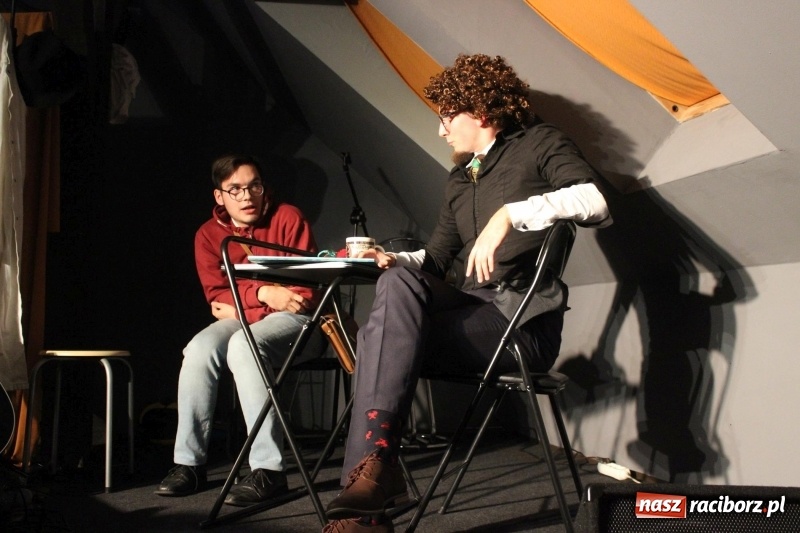 Zdjęcie w galerii na portalu naszraciborz.pl: Kabaret Za Mało Duży debiutuje na scenie  wiadomości z regionu