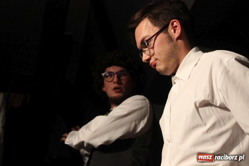 Zdjęcie w galerii na portalu naszraciborz.pl: Kabaret Za Mało Duży debiutuje na scenie  wiadomości z regionu