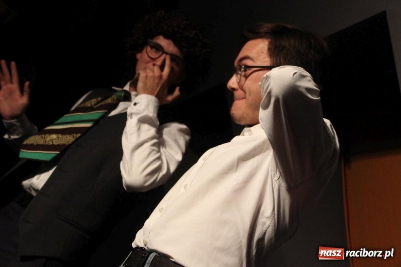 Zdjęcie w galerii na portalu naszraciborz.pl: Kabaret Za Mało Duży debiutuje na scenie  wiadomości z regionu