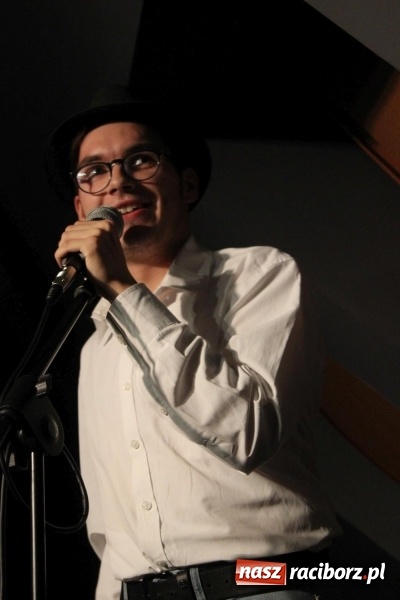 Zdjęcie w galerii na portalu naszraciborz.pl: Kabaret Za Mało Duży debiutuje na scenie  wiadomości z regionu