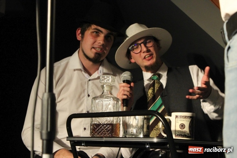 Zdjęcie w galerii na portalu naszraciborz.pl: Kabaret Za Mało Duży debiutuje na scenie  wiadomości z regionu