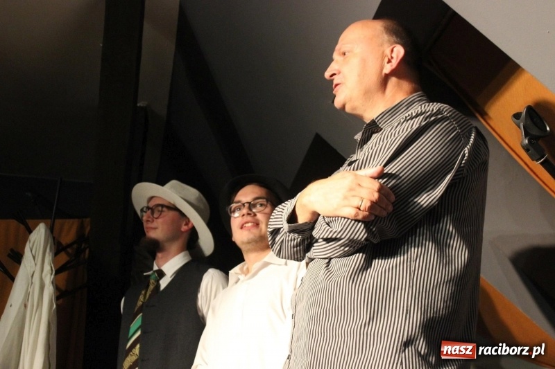 Zdjęcie w galerii na portalu naszraciborz.pl: Kabaret Za Mało Duży debiutuje na scenie  wiadomości z regionu