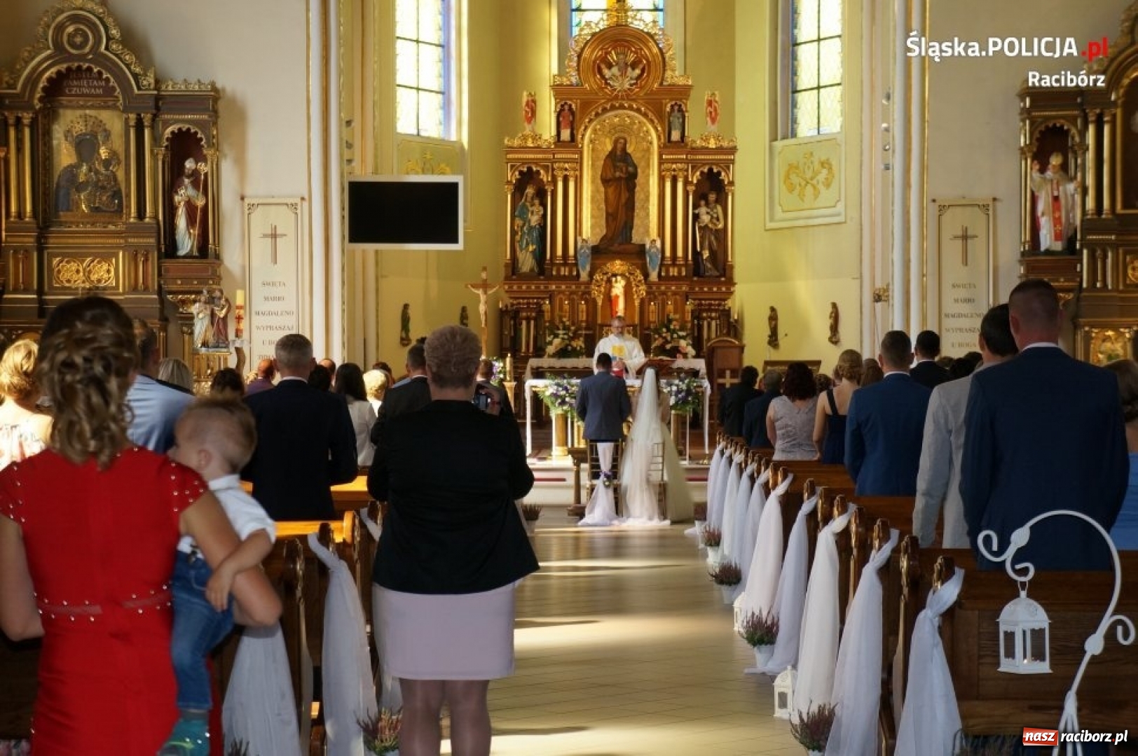 Zdjęcie w galerii na portalu naszraciborz.pl: Kompania honorowa na ślubie raciborskiego policjanta  wiadomości z regionu