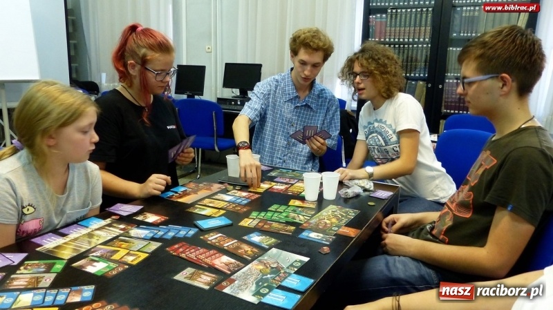 Zdjęcie w galerii na portalu naszraciborz.pl: I urodziny Klubu Gier Planszowych w raciborskiej bibliotece wiadomości z regionu