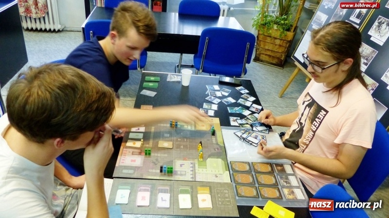 Zdjęcie w galerii na portalu naszraciborz.pl: I urodziny Klubu Gier Planszowych w raciborskiej bibliotece wiadomości z regionu