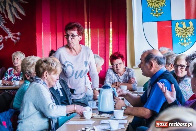 Zdjęcie w galerii na portalu naszraciborz.pl: Raciborscy emeryci i renciści świętowali stulecie Niepodległości w Sokole wiadomości z regionu